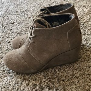 Toms wedges